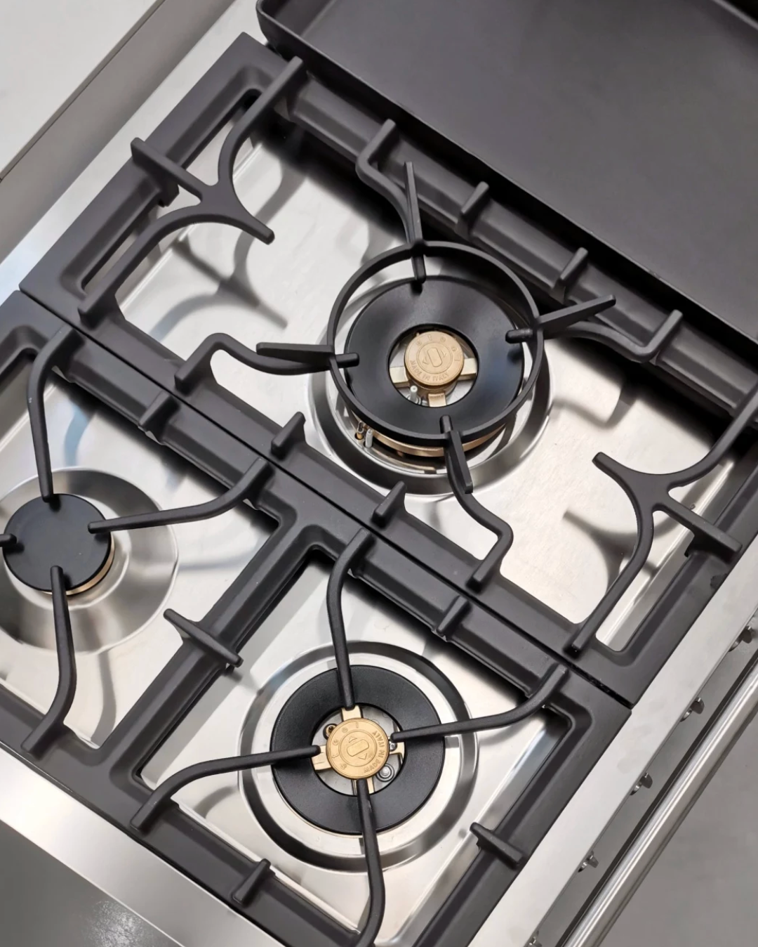 Why Brass Burners Matter: The Engineering Behind Steel Cucine's Cooking Performance